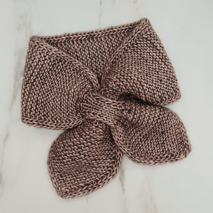 Heirloom keyhole scarf